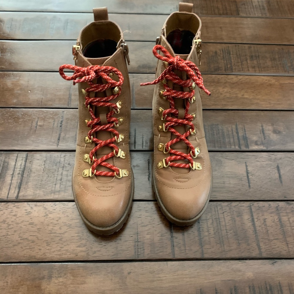 Guess boots